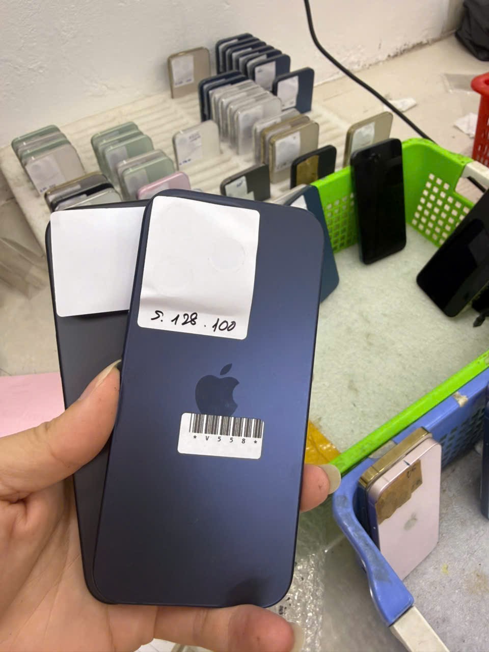 15pro128 bản khay sim zin đẹp pin100 bao full.  16.100k 
