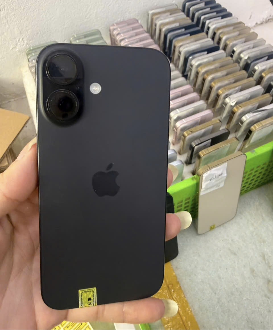 16-128 bản khay sim zin đẹp bao full.  16,900 k 
